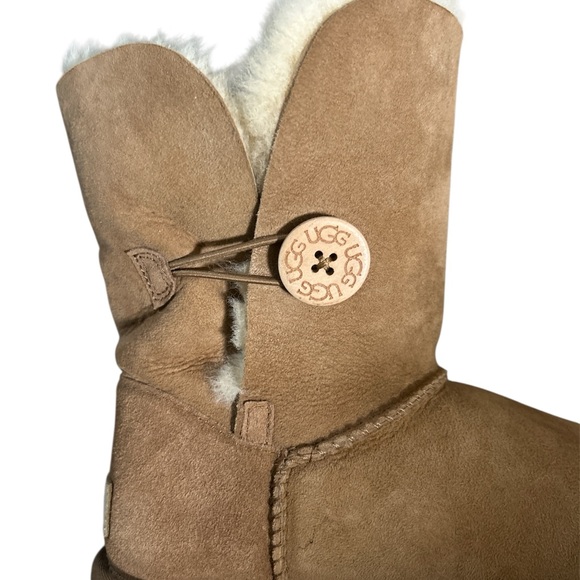 UGG Bailey Women’s Button ll Size 9 - Picture 5 of 6